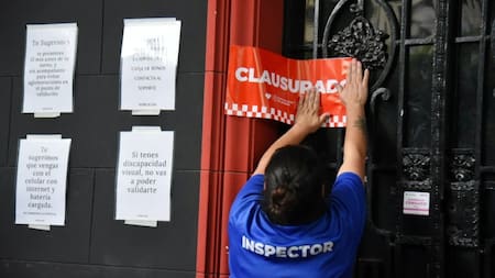 Clausuraron dos locales de WorldCoin por entregar datos biométricos. Foto: NA