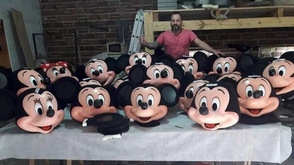 El cordobés que creó la máscara de Mickey más fea del mundo y ahora es un éxito