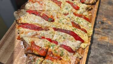 El mejor matambre a la pizza no lleva salsa de tomate: la receta para lograr un plato más liviano con un toque que no te imaginás