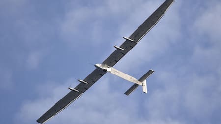 Acción climática: presentan el prototipo del primer avión sustentable que dará la vuelta al mundo sin parar
