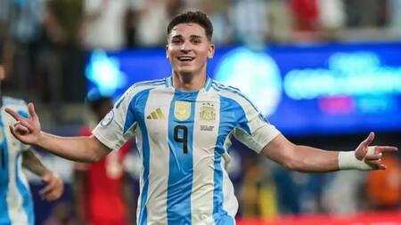 Julián Álvarez en la Selección argentina. Foto: NA.