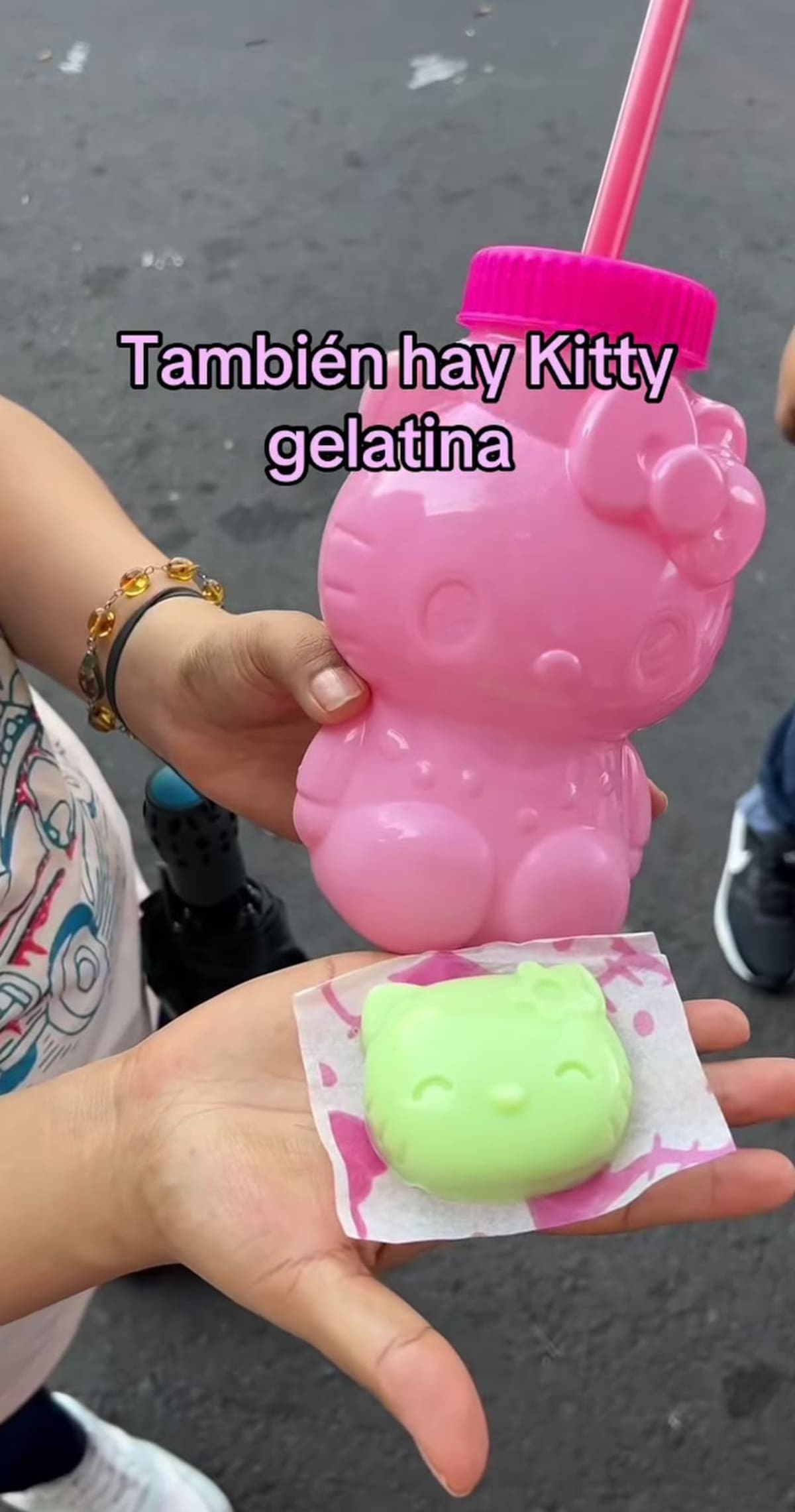 Hello Kitty; Kitty Tianguis; emprendedores; México.