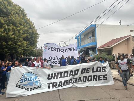 Protesta de trabajadores de la Petroquímica Río Tercero SA