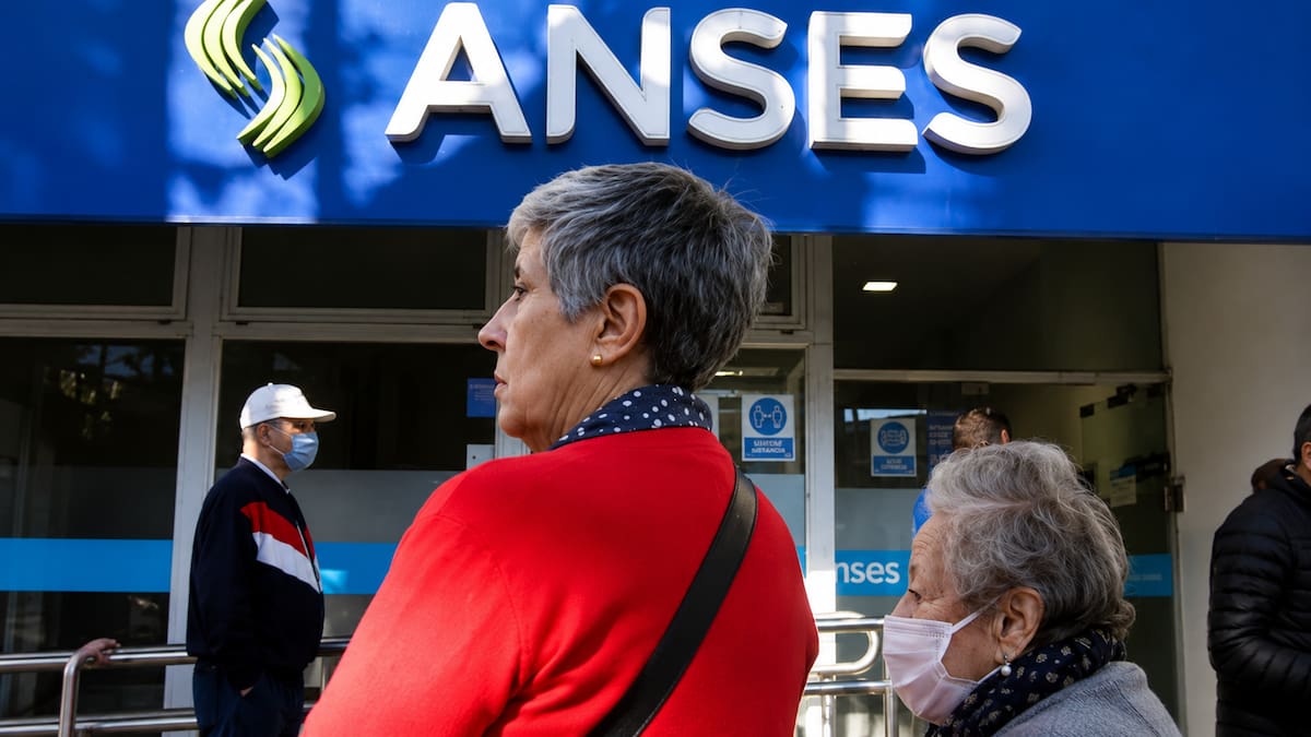 Este lunes 20 de julio continúa el calendario de pagos de julio, con un aumento del 2,15% y un bono de $70.000 para quienes perciben la jubilación mínima y las Pensiones No Contributivas.