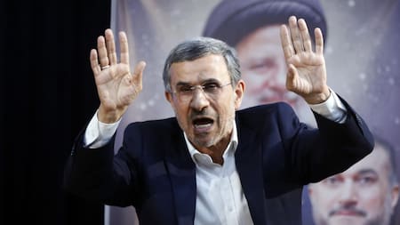 El expresidente ultraconservador Mahmud Ahmadineyad (2005-2013) se registró como candidato a las elecciones presidenciales anticipadas del 28 de junio en Irán. EFE