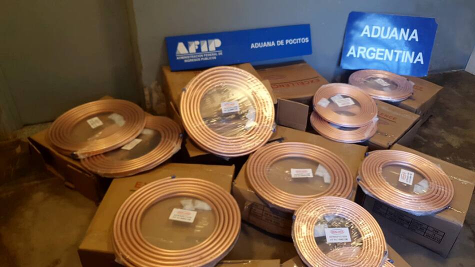 Aduana secuestró caños de cobre valuados en más de $6 millones importados en forma irregular desde Bolivia. Foto: Aduana.