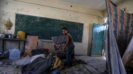 Bombardeo de Israel contra un centro de desplazados en Gaza. Foto: EFE.