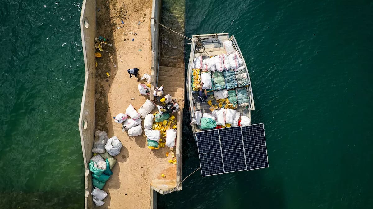Una isla de Kenia recuperó 18 toneladas de plástico en solo 8 meses y creó una nueva forma de generar ingresos mientras protege el medio ambiente.