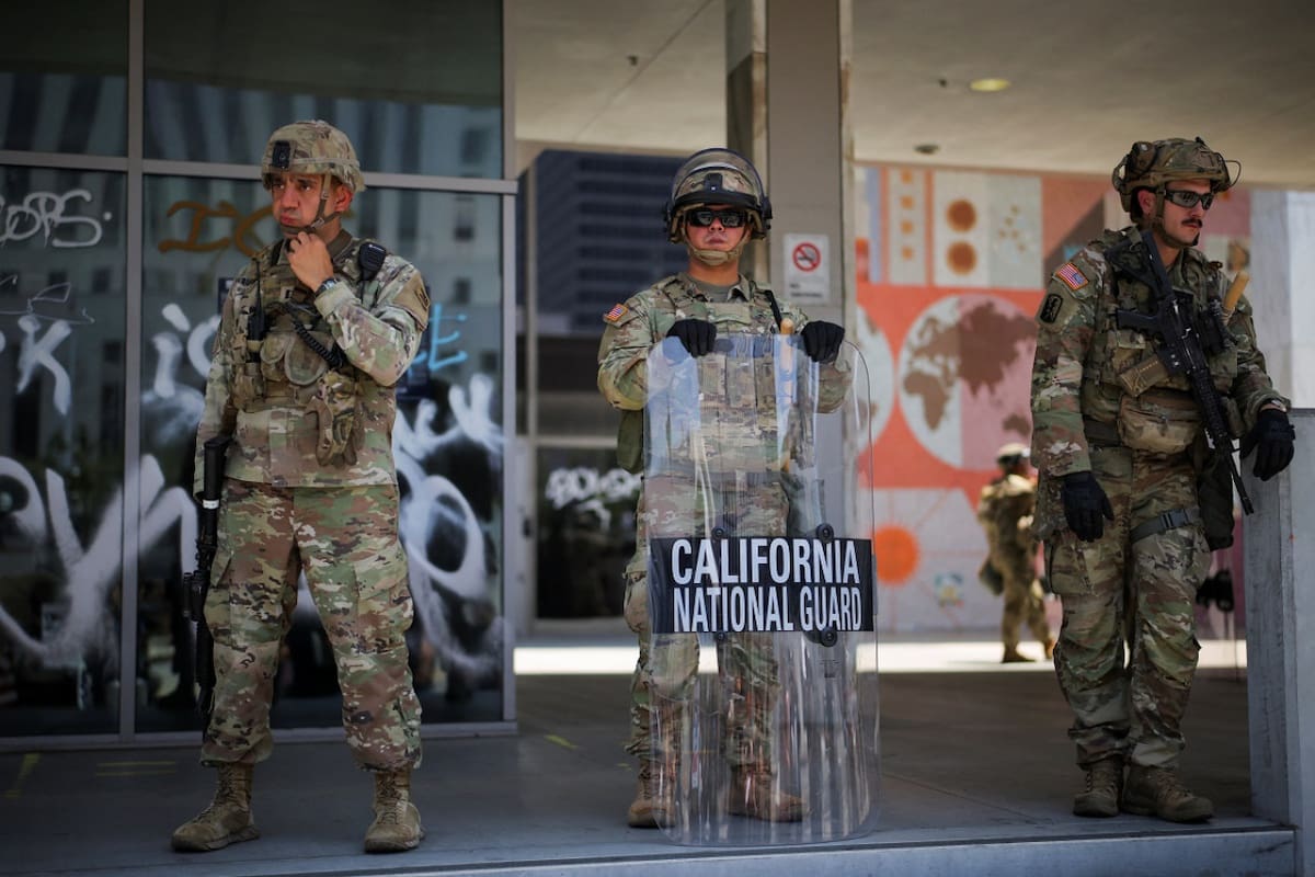Las tropas desplegadas en Los Ángeles tras las protestas migratorias. Foto: Reuters (Daniel Cole)