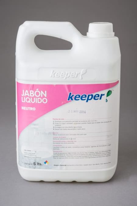 Jabón líquido, de marca Keeper.