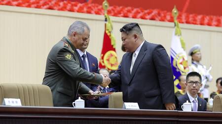 Shoigú y Kim Jong-Un. Foto: Reuters.