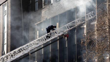 Incendio en Johannesburgo, Sudáfrica. Foto: EFE.