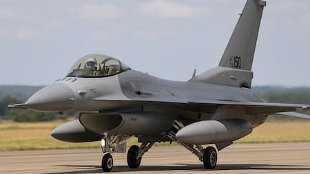 Argentina paga una suma millonaria para entrenar pilotos de F‑16 en EEUU
