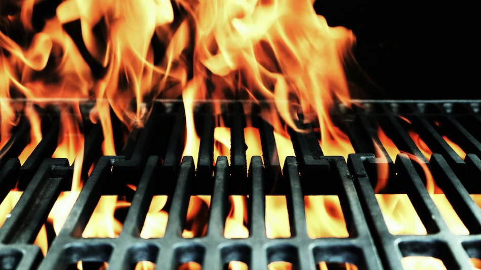 Cómo limpiar la parrilla mediante una técnica eficaz.