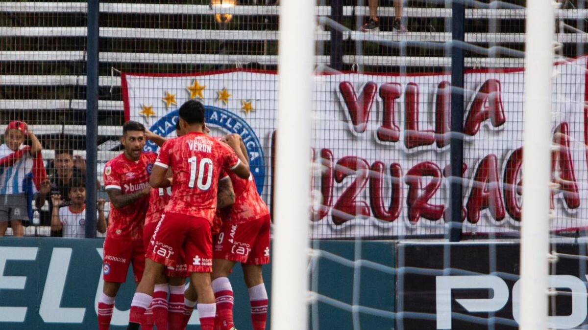 Festejo de Argentinos Juniors ante Deportivo Armenio por la Copa Argentina. Foto: @CopaArgentina