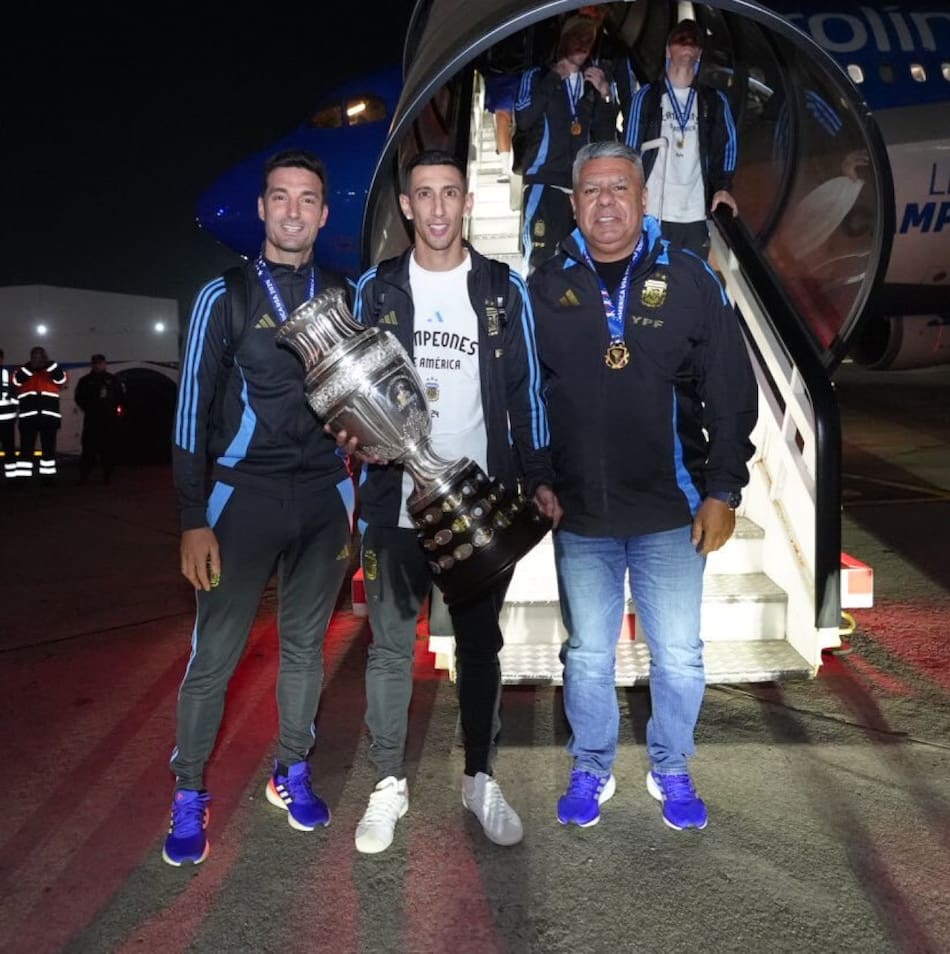 Lionel Scaloni, Ángel Di María y Chiqui Tapia. Foto: X Argentina.