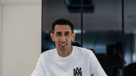 Ángel Di María firmó su contrato con Rosario Central. Foto: Rosario Central