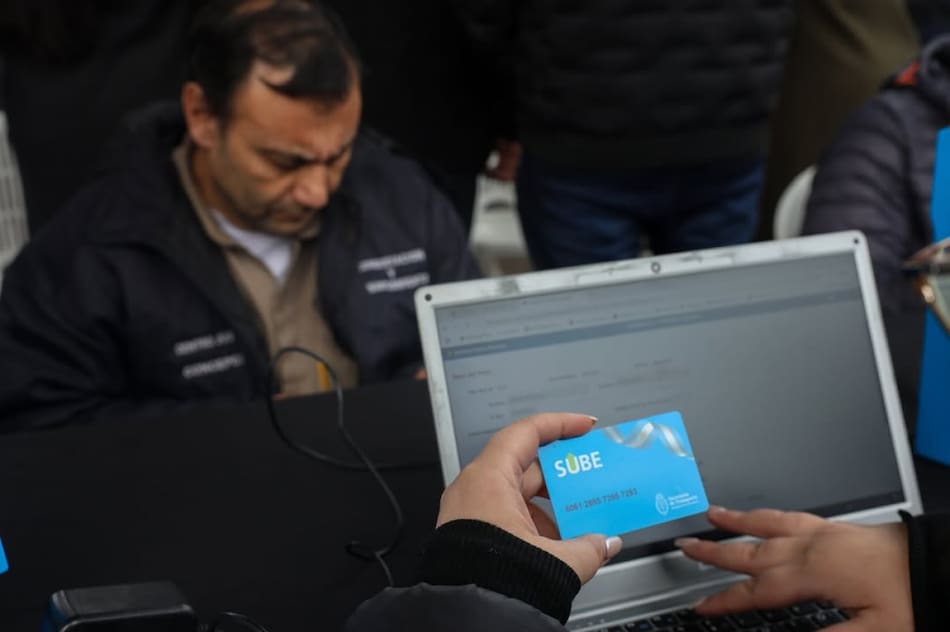 Entrega de tarjetas SUBE. @RossanaChahla