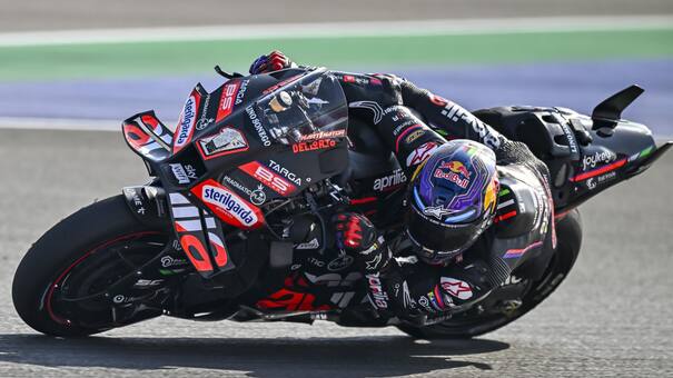Impactantes imágenes en Moto GP: Jorge Martín fue atropellado por otro piloto y sobrevivió de milagro