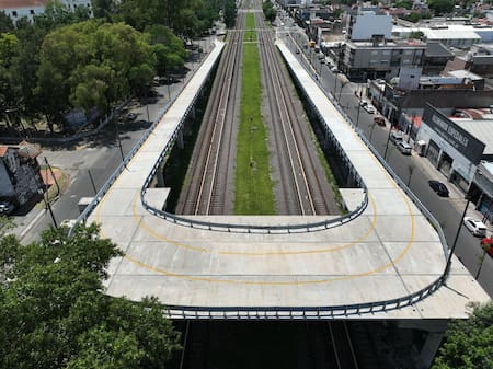 El nuevo puente inaugurado sobre las vías del tren Sarmiento.