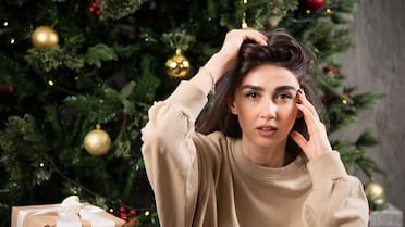 Fin de año y emociones: la psicología explica por qué algunas personas no disfrutan armar el arbolito de Navidad