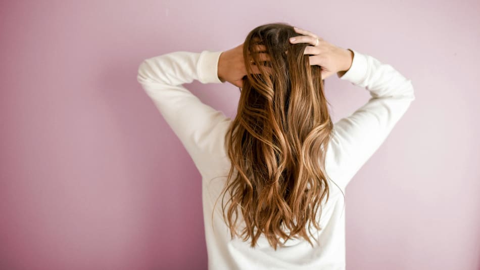 Cabello, peinado, estilismo. Foto: Unsplash.