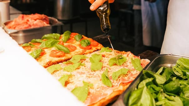 No solo la clásica pizza al molde: el nuevo sabor de Güerrin que transporta a Roma