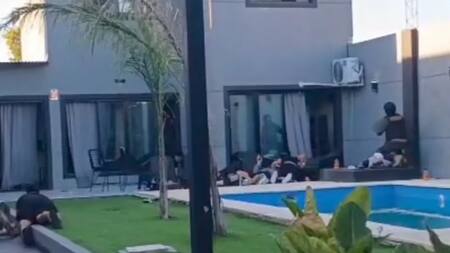 Violento tiroteo durante una pool party: un muerto y varios detenidos en una quinta en Lomas de Zamora