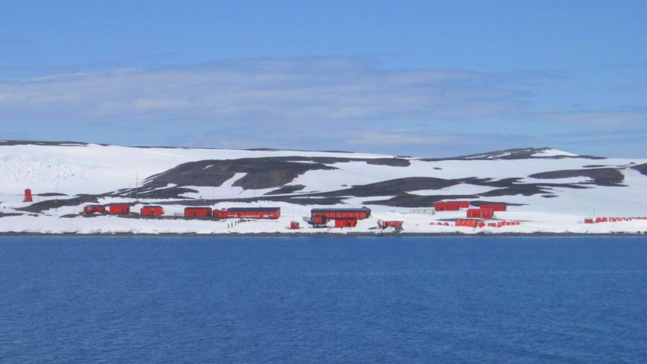 Base Carlini (Isla 25 de Mayo)