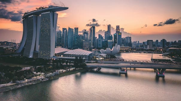 De la pobreza extrema a ser “La perla de Asia”: la impactante historia económica de uno de los países más ricos del mundo