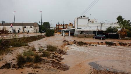 Tornado en España: desaparecidos, descarrilamiento de un tren de alta velocidad y cierre del puerto en Valencia