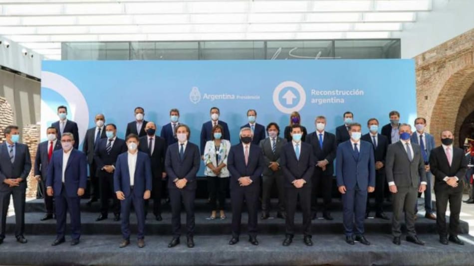 El presidente Alberto Fernández firmó el Consenso Fiscal 2020, foto NA