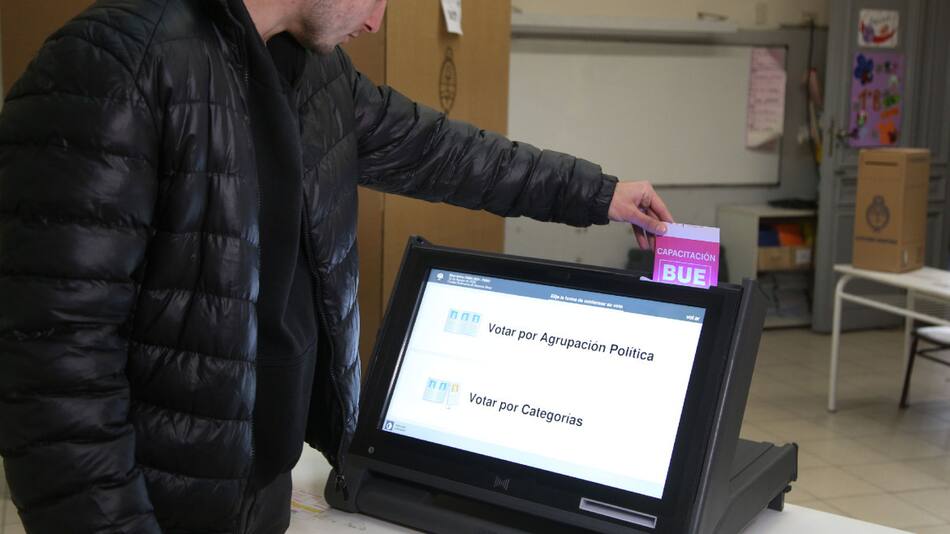 Voto electrónico en la Ciudad. Foto: NA