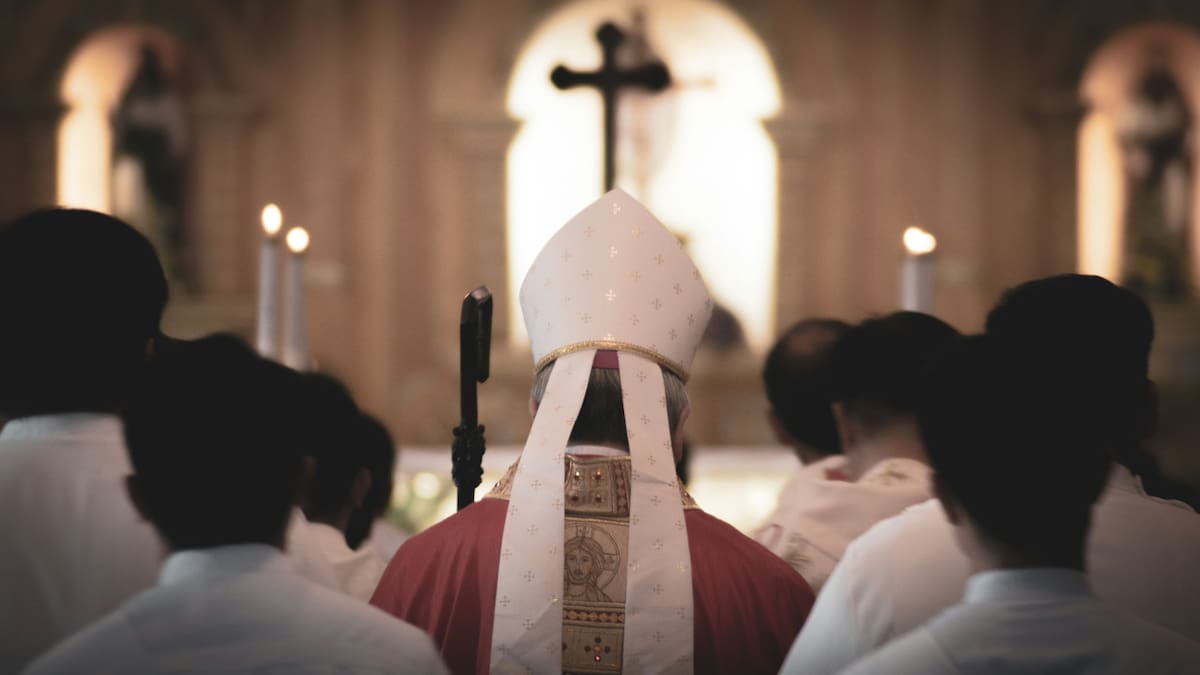Sacerdote, iglesia. Foto: Unsplash