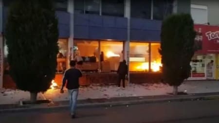 Atacaron e incendiario el edificio del diario El Chubut en Trelew