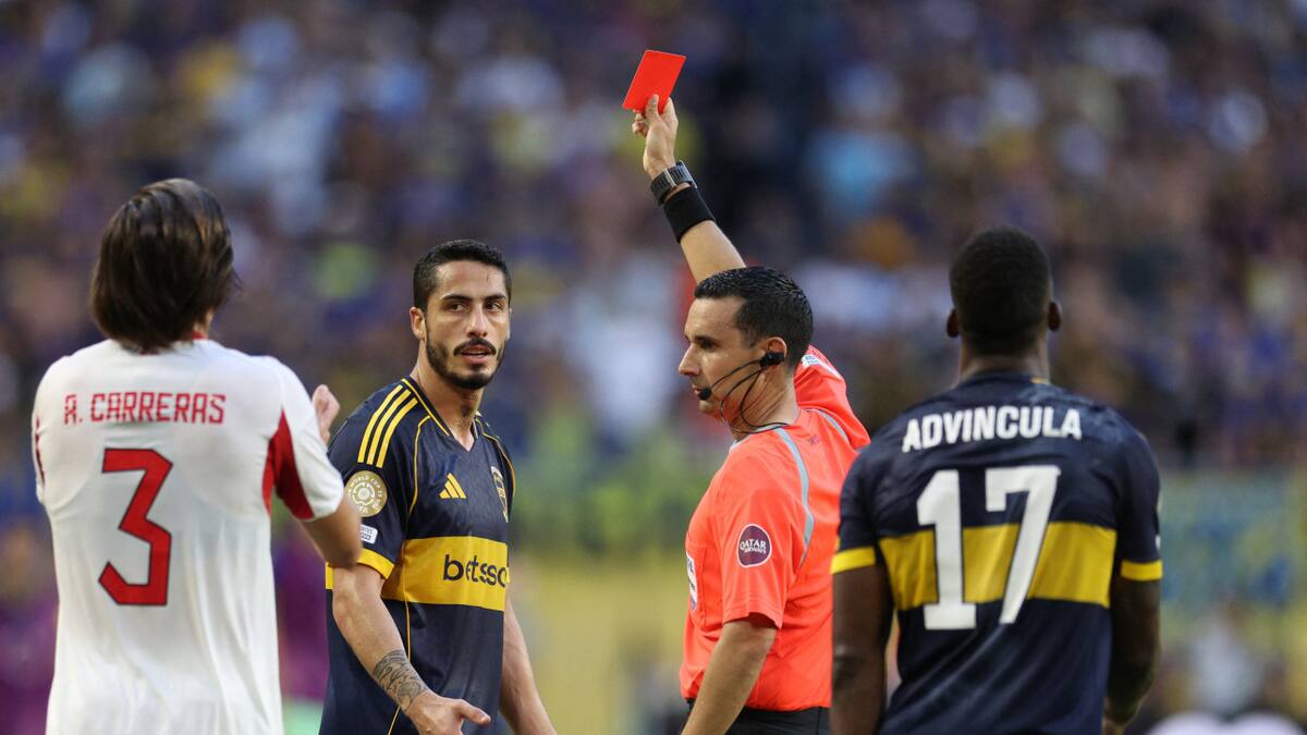 Expulsión de Nicolás Figal en el Mundial de Clubes. Foto: REUTERS.