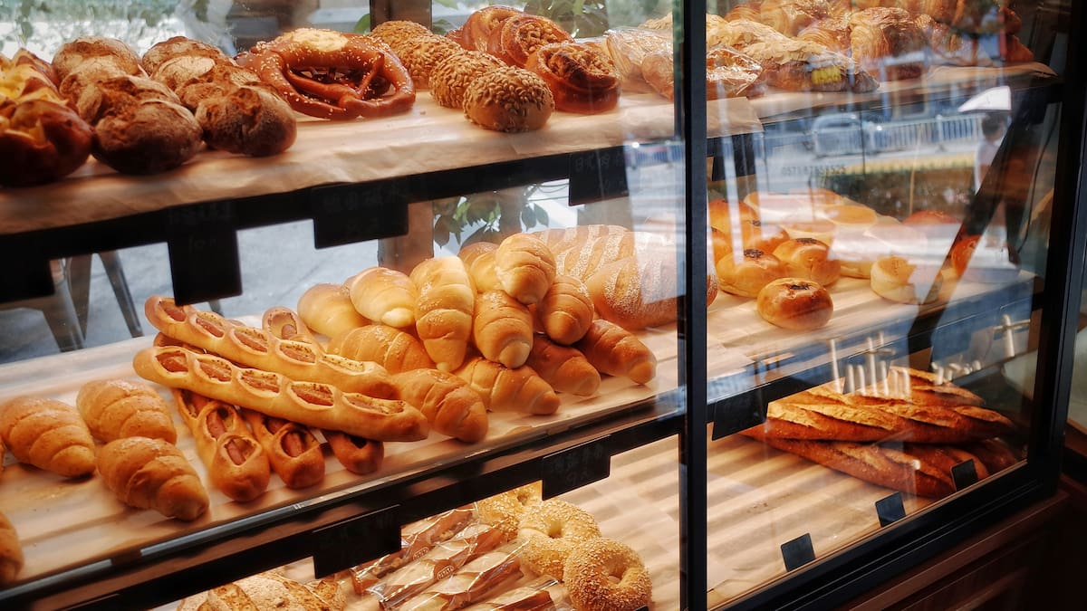 No lo comas: clausuran una famosa panadería por presencia de insectos y ratas