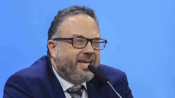 Matías Kulfas denunció haber hallado un sobre con USD 10 mil en despacho del ministerio