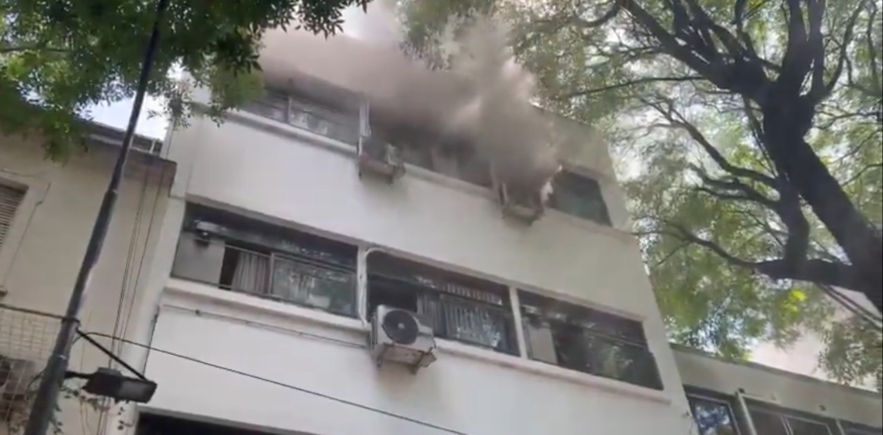Incendio en Caballito. Foto: captura video X/jotaleonetti