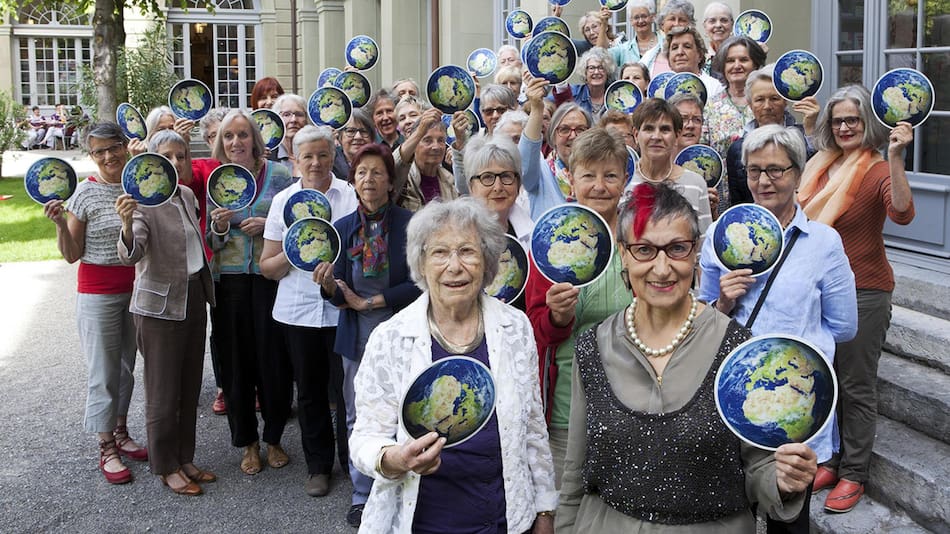 Las “Abuelas del clima”, un grupo de jubiladas suizas que demandó al Estado suizo y logró un fallo histórico para la protección ambiental.