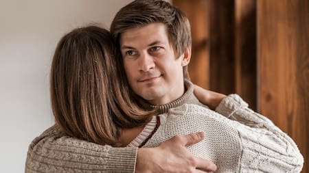 El costo emocional del mankeeping: el esfuerzo detrás de las mujeres por sostener relaciones desiguales