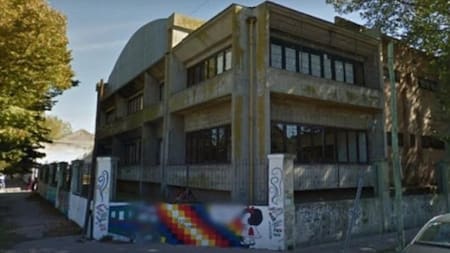 Escuela de Necochea donde fue atacada una docente. Foto: NA.
