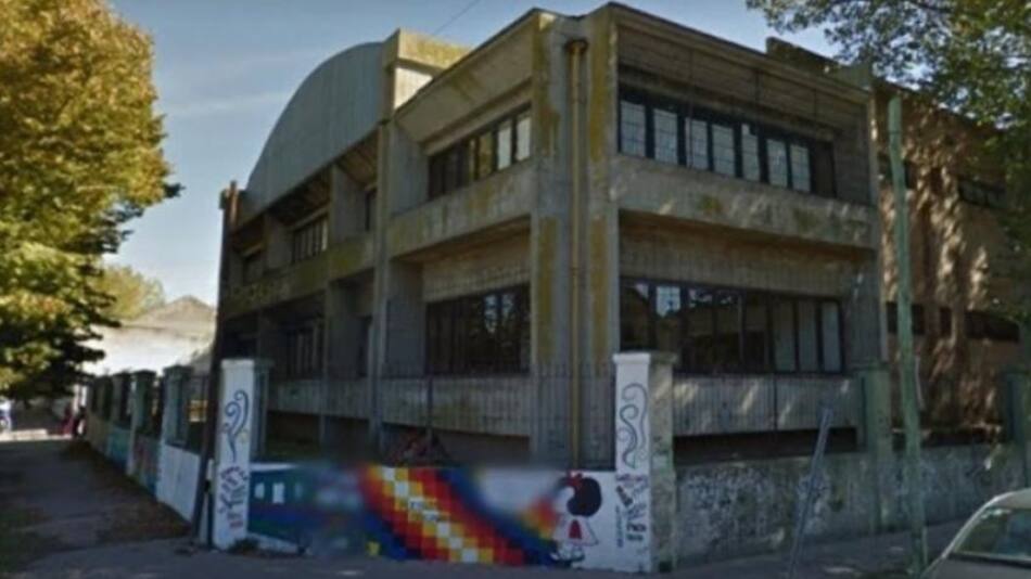 Escuela de Necochea donde fue atacada una docente. Foto: NA.