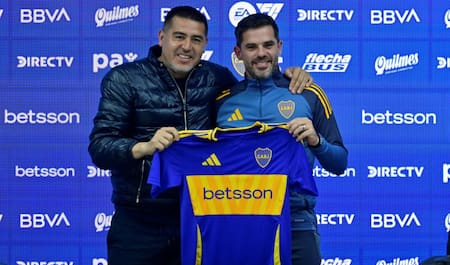 Fernando Gago y Riquelme. Foto: X @BocaJrsOficial