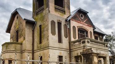 El pueblo masón en Argentina: tiene 2000 habitantes y sus casas están cargadas de simbología y secretos