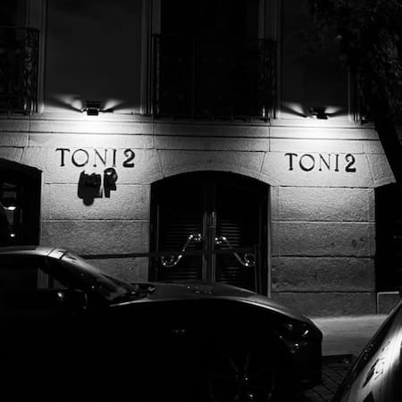 Toni Piano Bar, el lugar de Madrid donde echaron a dos parejas argentinas. Foto Instagram @toni2piano