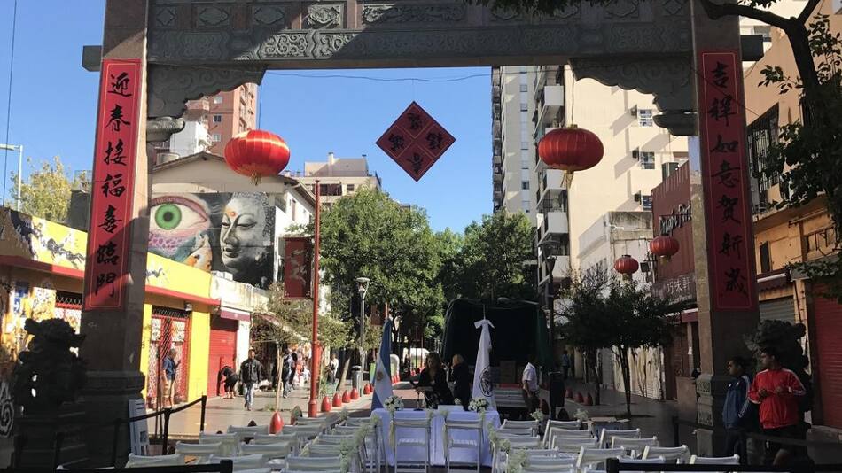 Barrio Chino: Allanaron varios supermercados por presunta venta de productos en mal estado