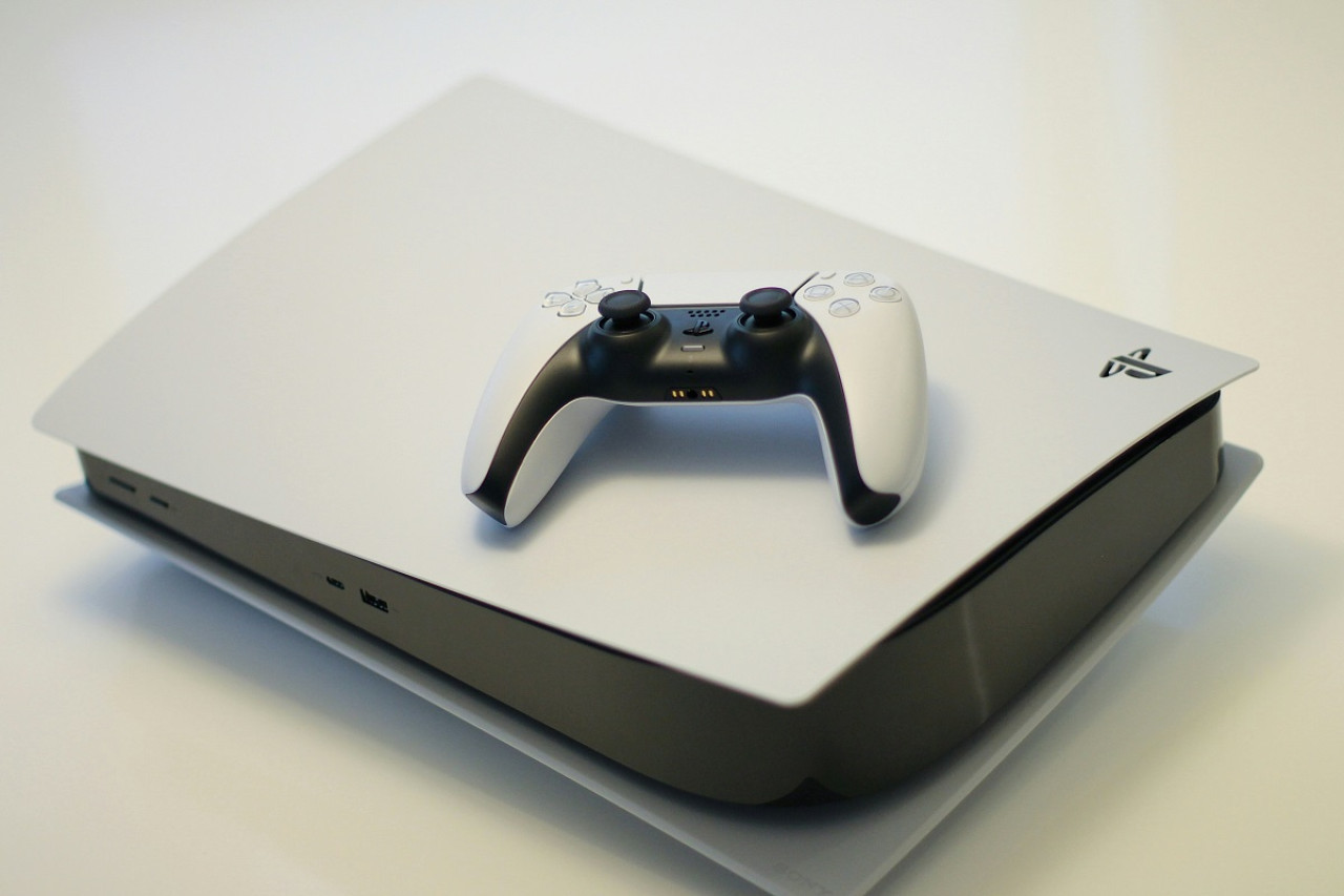 PlayStation 5; consolas; videojuegos. Foto: Unsplash.