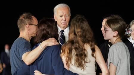 Biden y Harris reciben los presos liberados en el intercambio con Rusia. Foto: Reuters