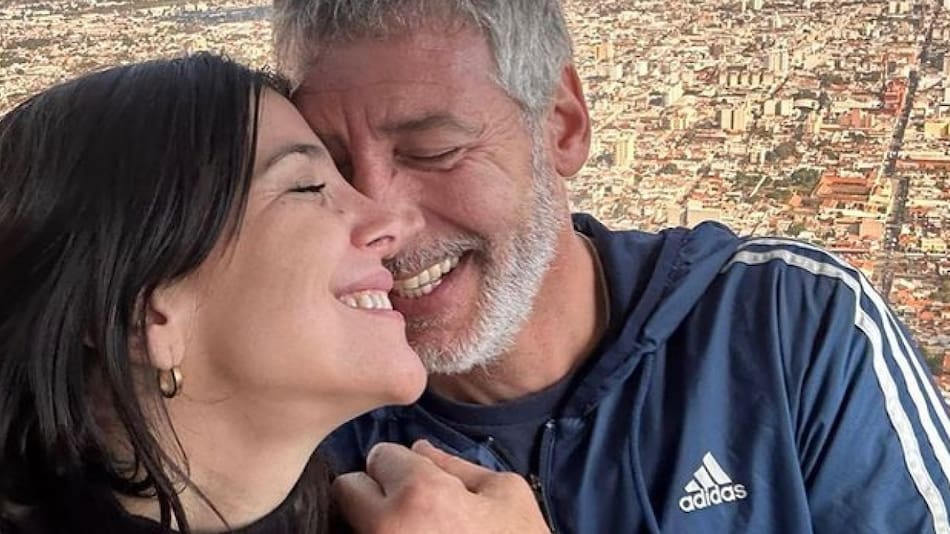 Andrea Rincón junto a su pareja. Foto: Instagram.